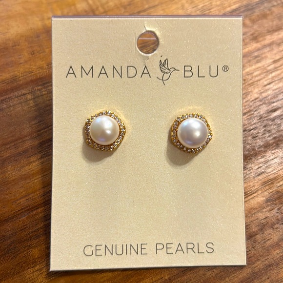 Jewelry - NWT Gold pentagon halo pearl studs
